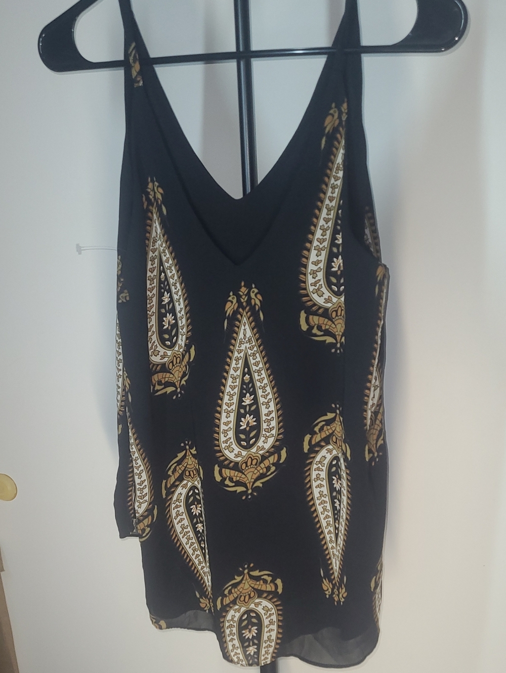 Kismet Black Top with Gold Paisley Print Sz Medium